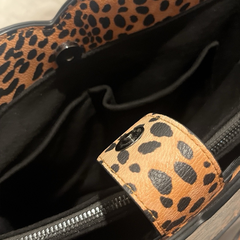 Betsey Johnson Leopard Print Scalloped XOTOTE Tote Bag 15x11 EUC - Picture 8 of 12